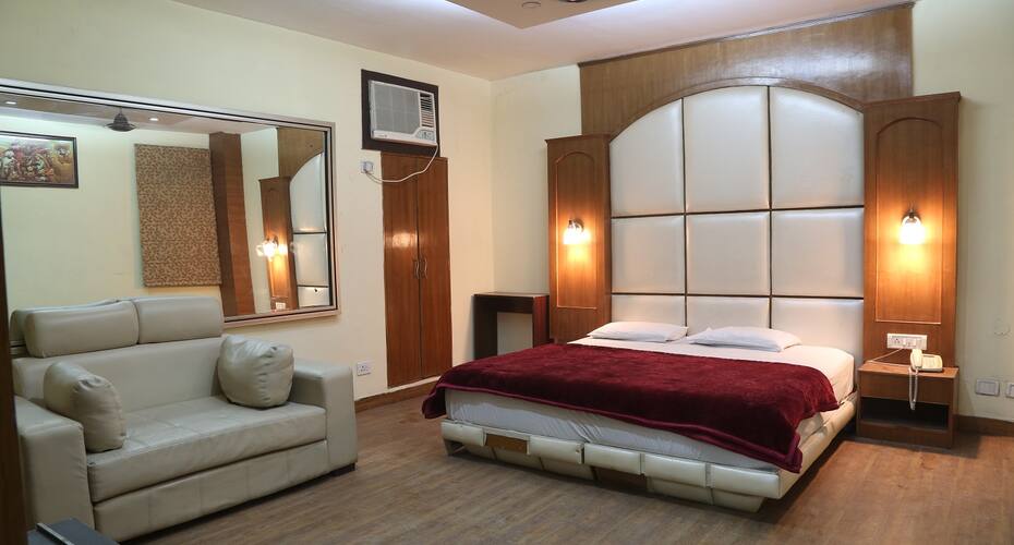 Hotel Raunak, New Delhi 5